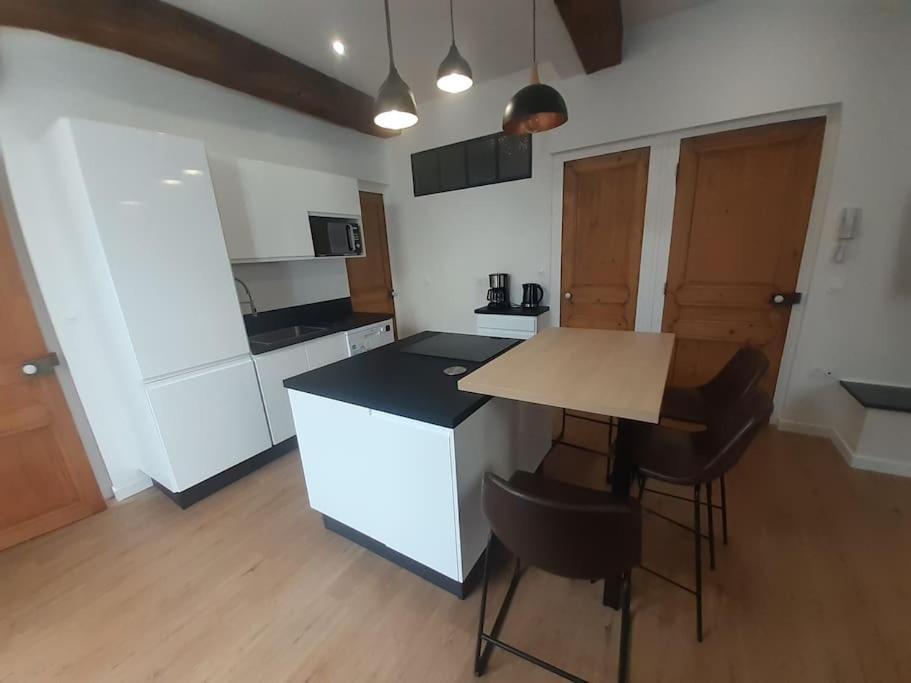 Classe 4 Etoiles - Cybele - Centre Ville 2 Chambres, Cour Privative Et Garage Vienne  Exterior photo