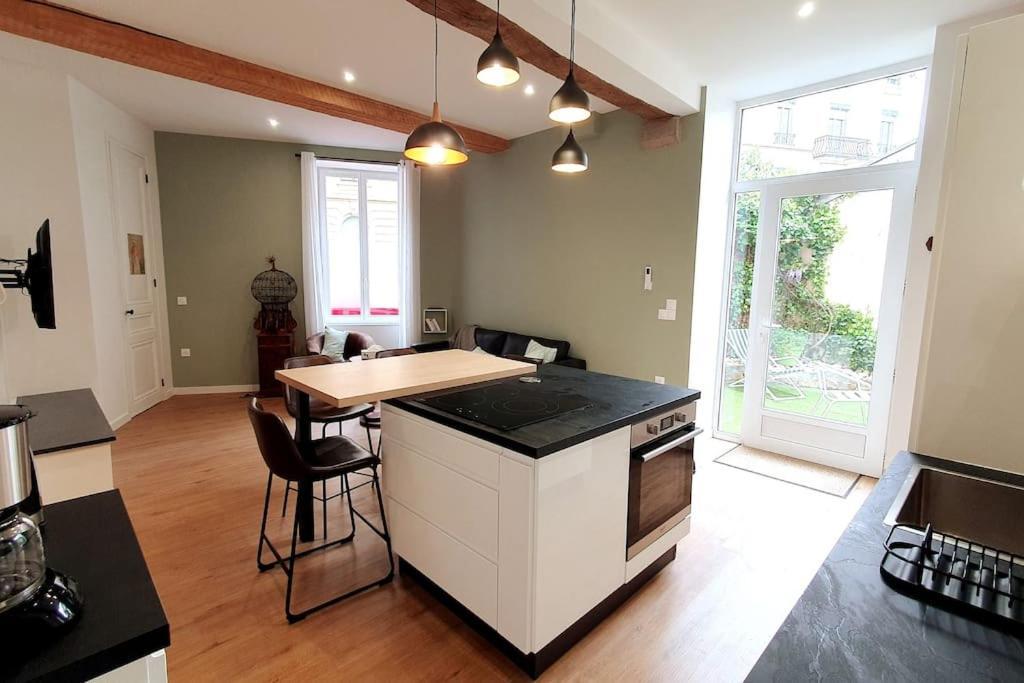 Classe 4 Etoiles - Cybele - Centre Ville 2 Chambres, Cour Privative Et Garage Vienne  Exterior photo